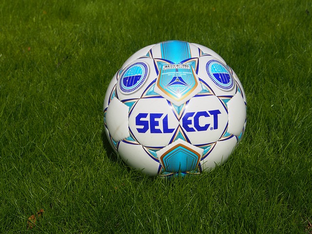 多的球迷和 多的球迷和